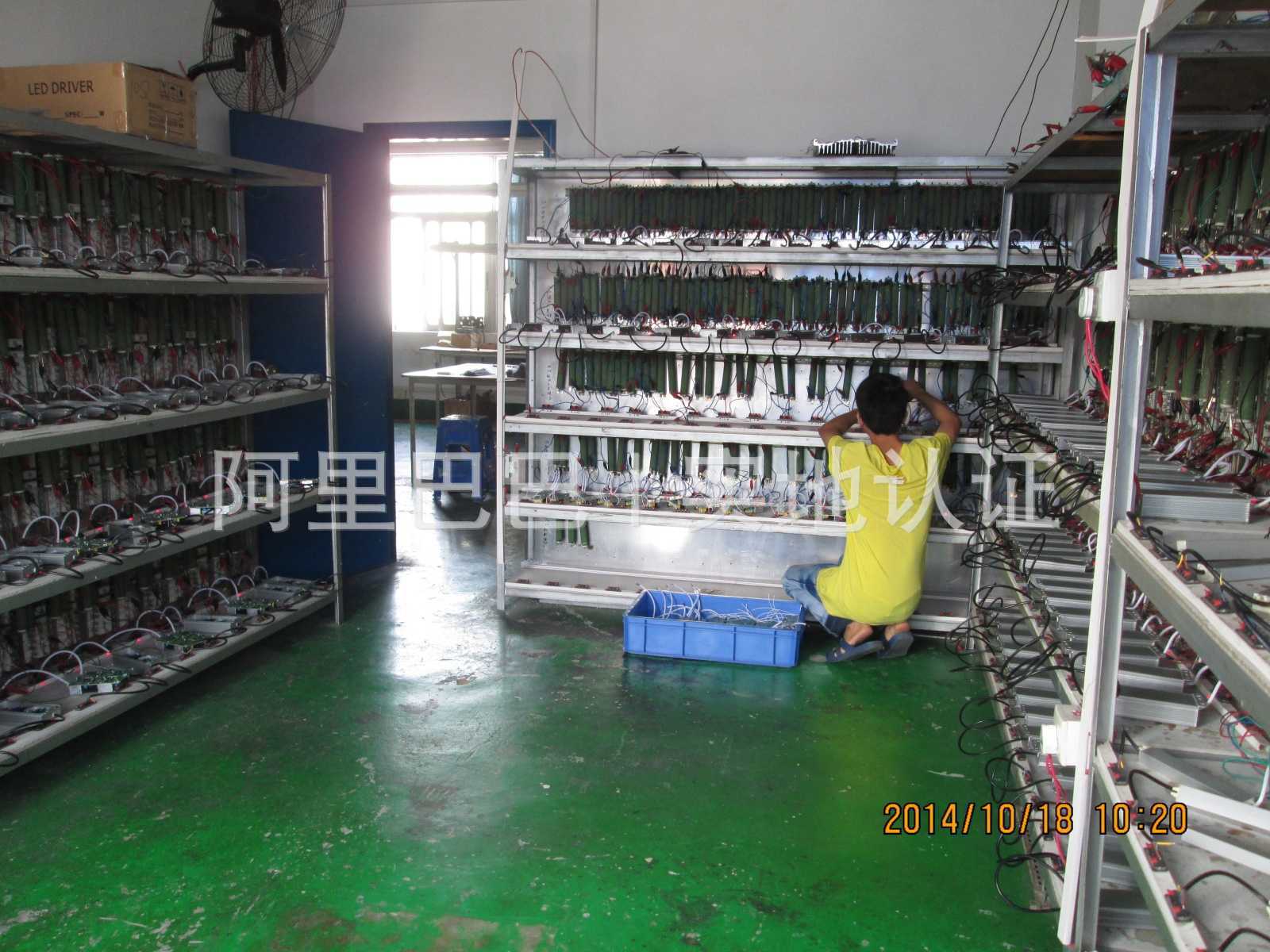 LED路燈電源老化中